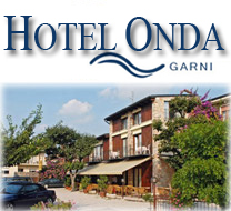 Il Garni Onda è un'accogliente e pittoresca struttura posta in zona tranquilla e soleggiata a 100 mt. dal centro di Torri del Benaco.
